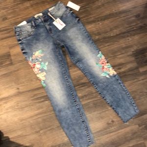 NWT Jessica Simpson kiss me ankle skinny jeans